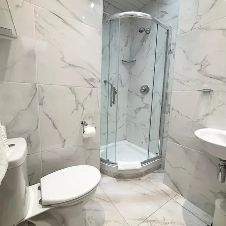 Ξενοδοχείο Dergvale 2*