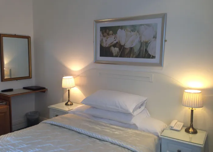 Dergvale Hotell