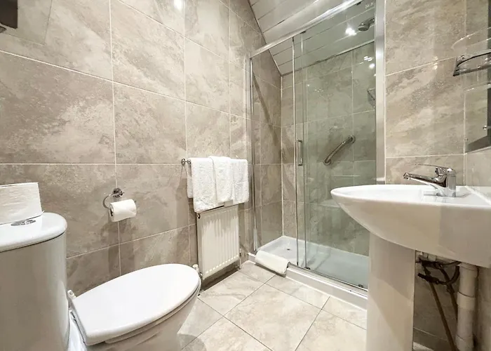 Dergvale Hotell