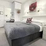 Dergvale Hotel